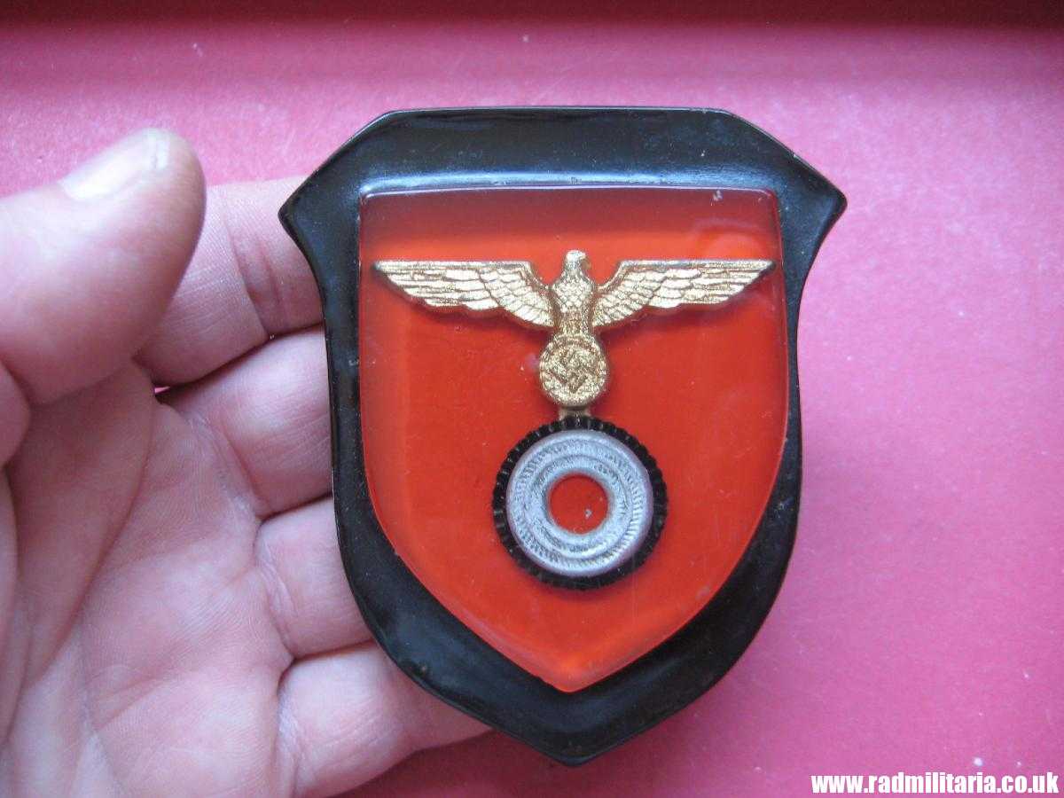 & original German KRIEGSMARINE EAGLE Cap BADGE with Cockade - War souvenir. - Image 2