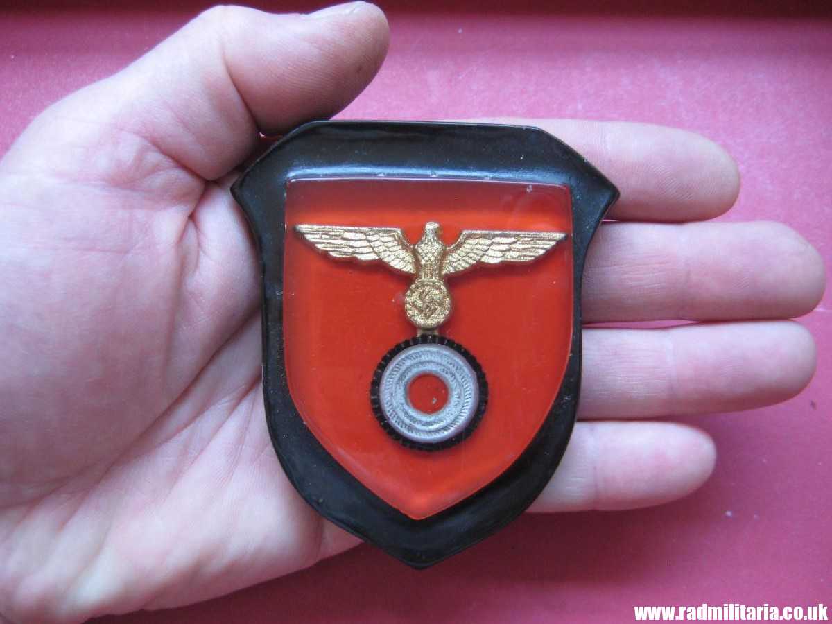 & original German KRIEGSMARINE EAGLE Cap BADGE with Cockade - War souvenir. - Image 7