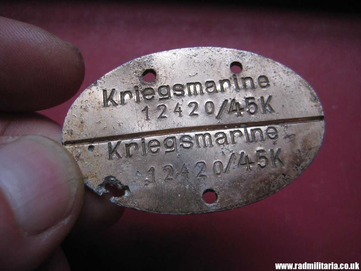 & original WW2 KRIEGSMARINE DOG TAG from 1945 - aluminum ID DISC: KRIEGSMARINE 12420/45K - Image 2