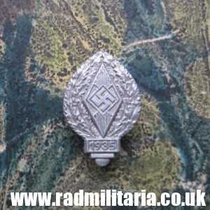 & WW2 German HJ HitlerJugend BADGE 1935 - maker: R. NEFF Berlin, v. good condition.