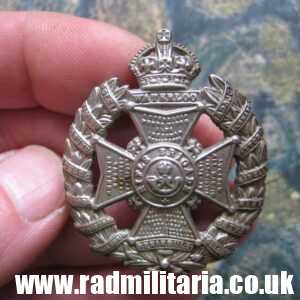 & WW1 original British CAP BADGE - RIFLE BRIGADE (The Prince Consort's Own) white metal REGIMENT badge.