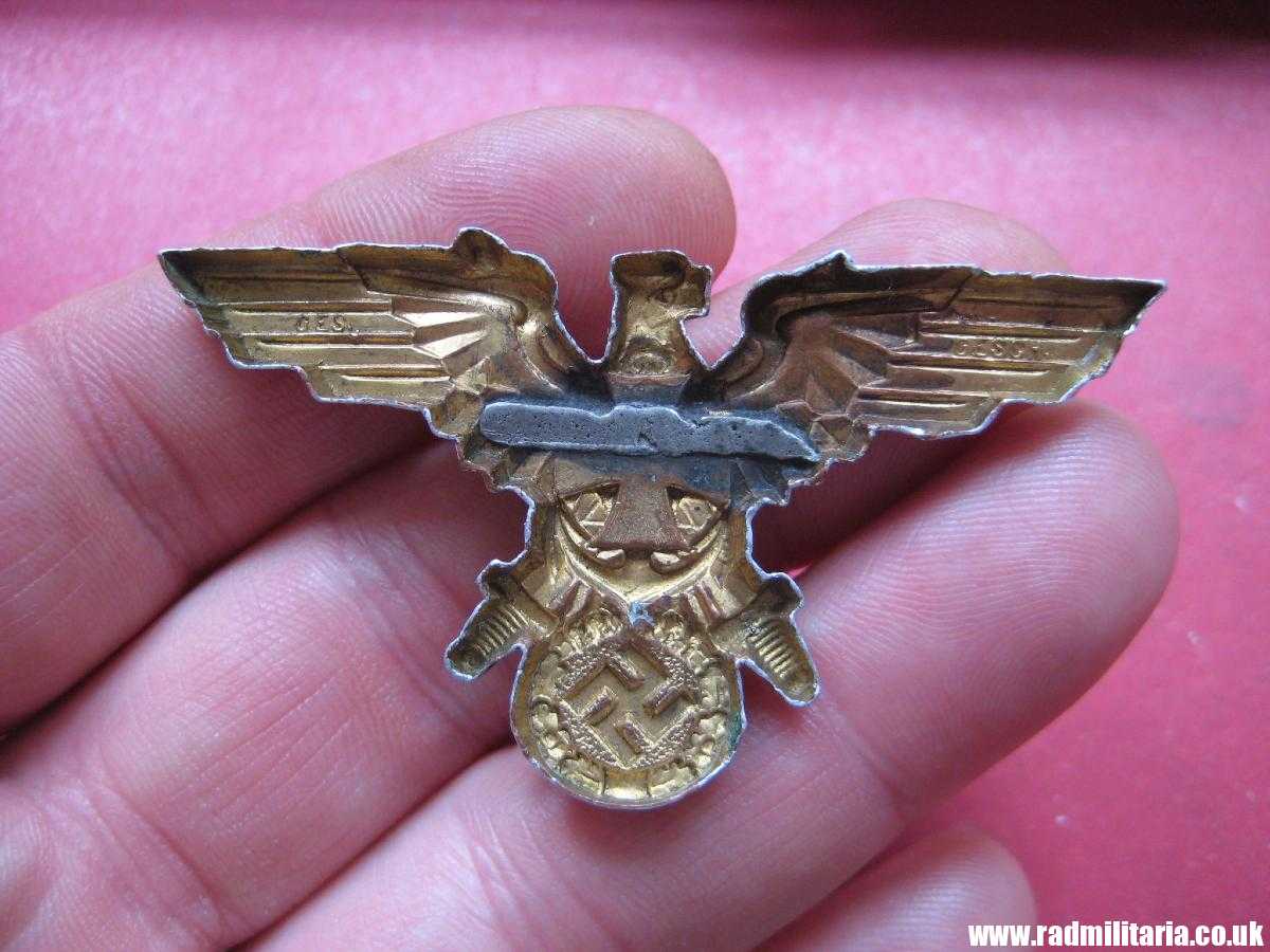 & original German KRIEGSMARINE EAGLE BADGE - gilded BADGE marked: GES. GESCH. - Image 3