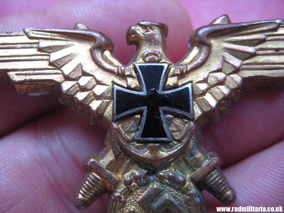& original German KRIEGSMARINE EAGLE BADGE - gilded BADGE marked: GES. GESCH. - Image 7