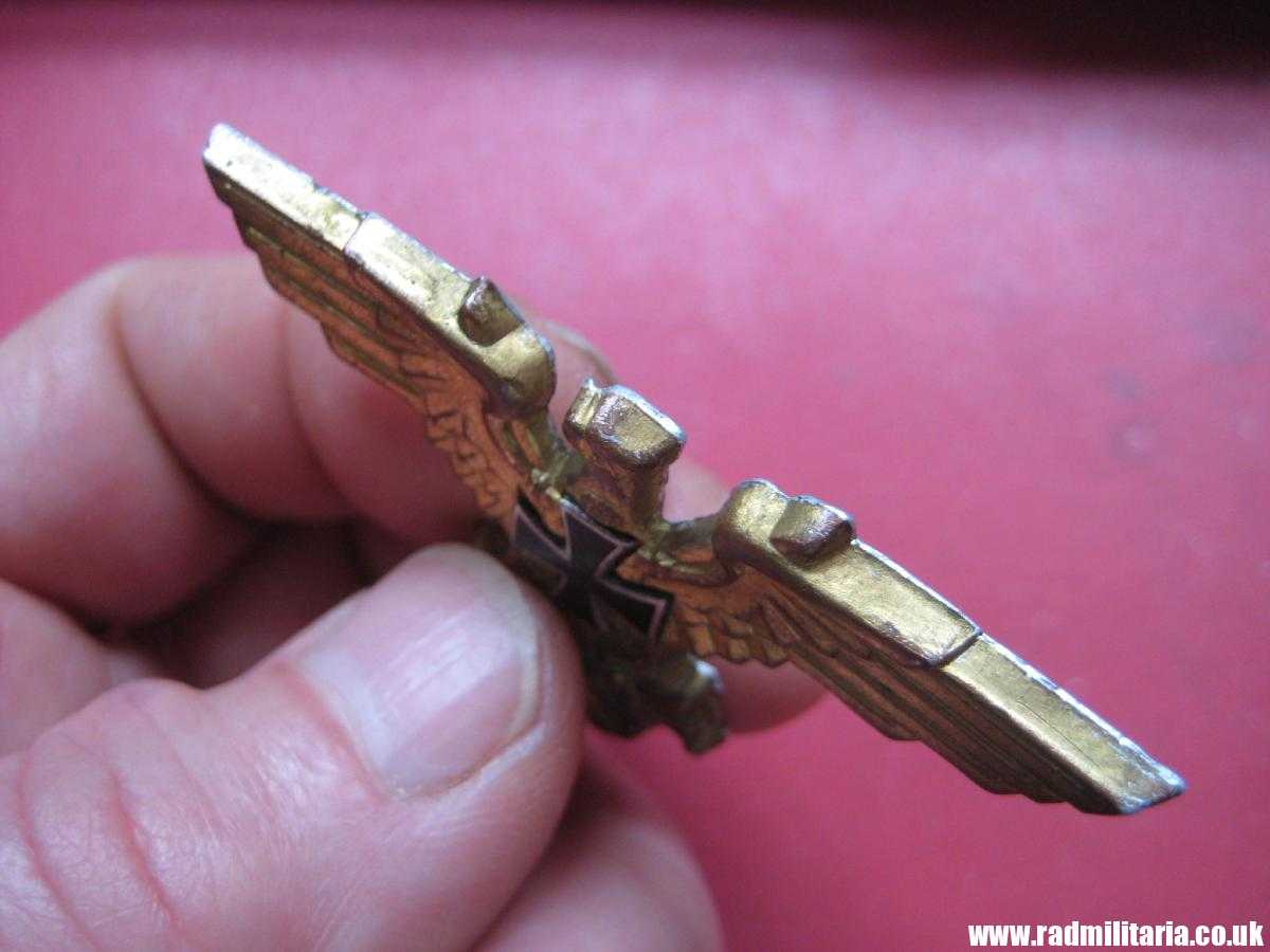& original German KRIEGSMARINE EAGLE BADGE - gilded BADGE marked: GES. GESCH. - Image 9