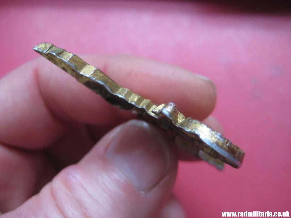 & original German KRIEGSMARINE EAGLE BADGE - gilded BADGE marked: GES. GESCH. - Image 10