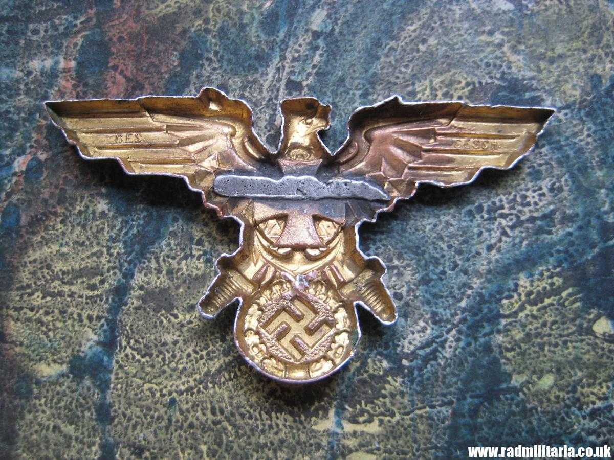 & original German KRIEGSMARINE EAGLE BADGE - gilded BADGE marked: GES. GESCH. - Image 15