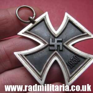 & original WW2 German IRON CROSS 2nd class in very good condition - 100% Genuine !