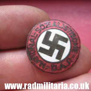 & WW2 NSDAP enamel MEMBERSHIP BADGE marked: RZM 21, metal detecting find.