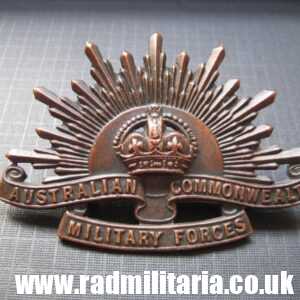 & WW1 Australian RISING SUN BADGE Cap Badge, marked: Stokes Melb. original