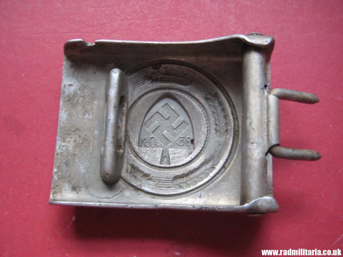 & WW2 original German RAD BELT BUCKLE made of aluminum, marked: K.u.Q.38 (Klein & Quenzer AG, Oberstein) - Image 3