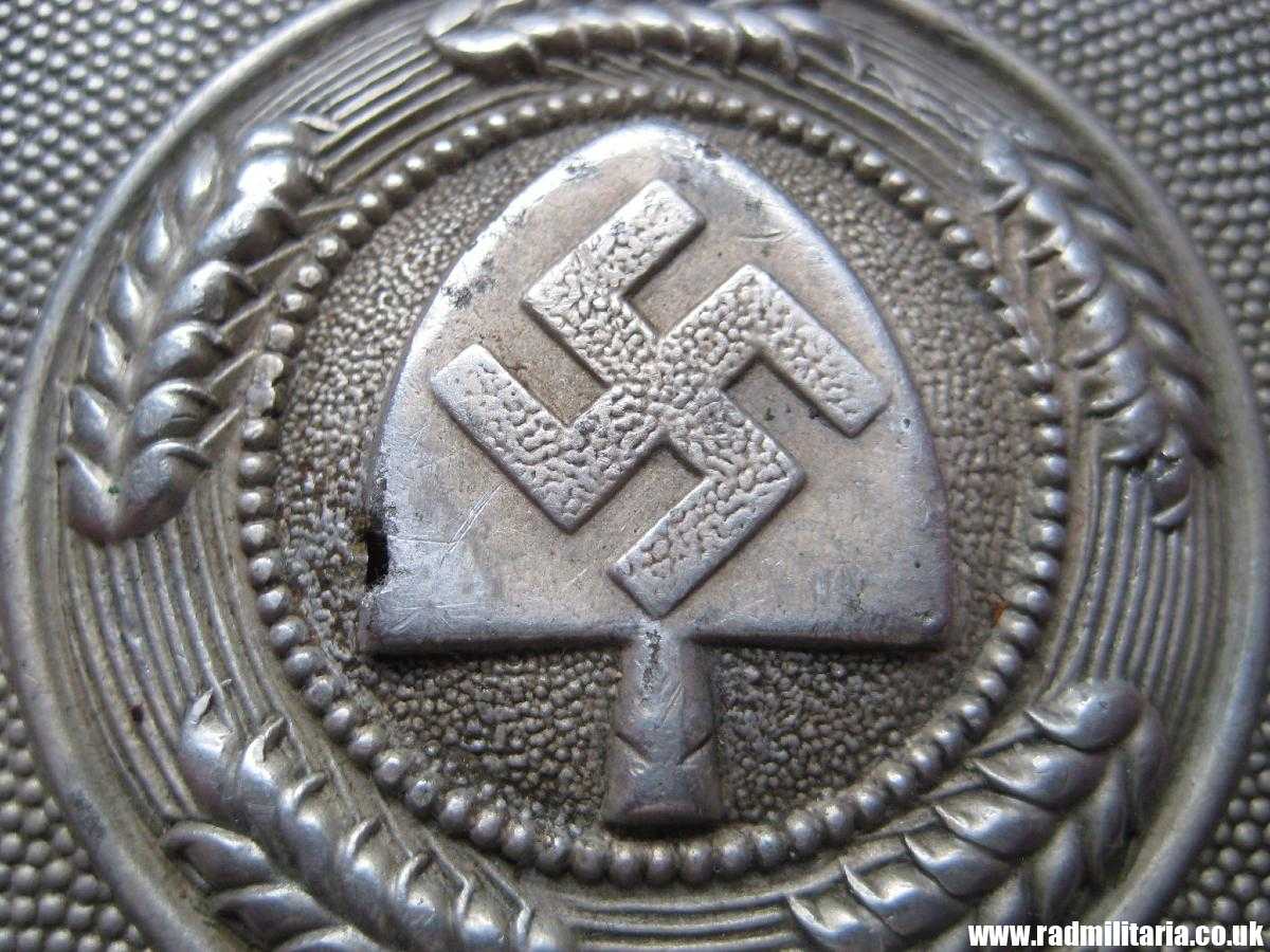 & WW2 original German RAD BELT BUCKLE made of aluminum, marked: K.u.Q.38 (Klein & Quenzer AG, Oberstein) - Image 8