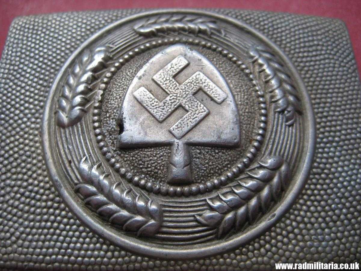 & WW2 original German RAD BELT BUCKLE made of aluminum, marked: K.u.Q.38 (Klein & Quenzer AG, Oberstein) - Image 9