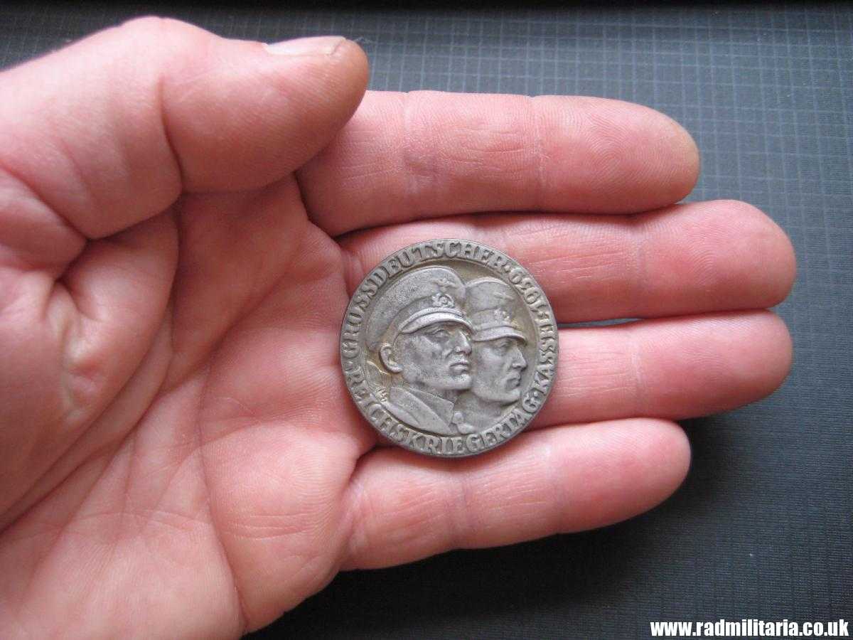 & WW2 original German BADGE: Grossdeutscher Reichskriegertag Kassel 1939 - Rare tinnie badge - Image 9