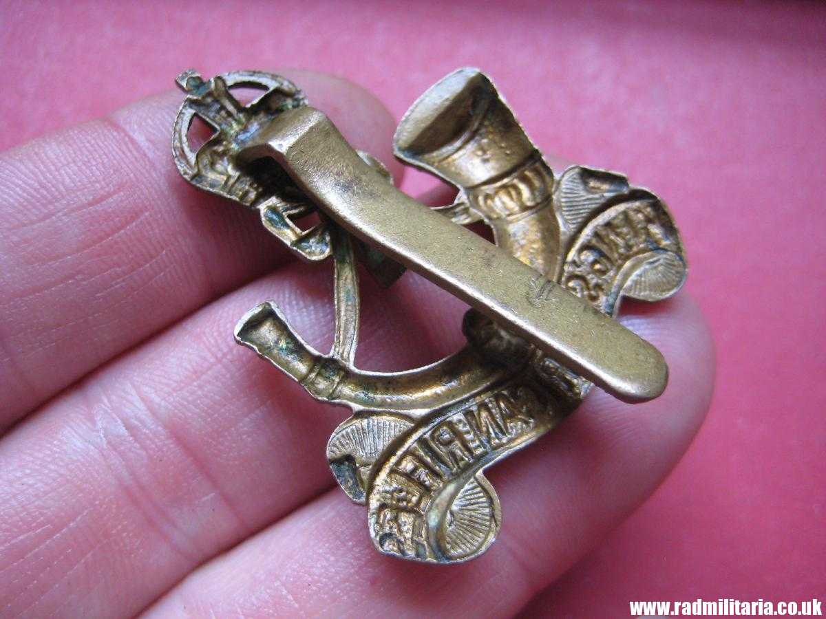 & WW1/WW2 British Army KING'S AFRICAN RIFLES metal CAP BADGE. - Image 3