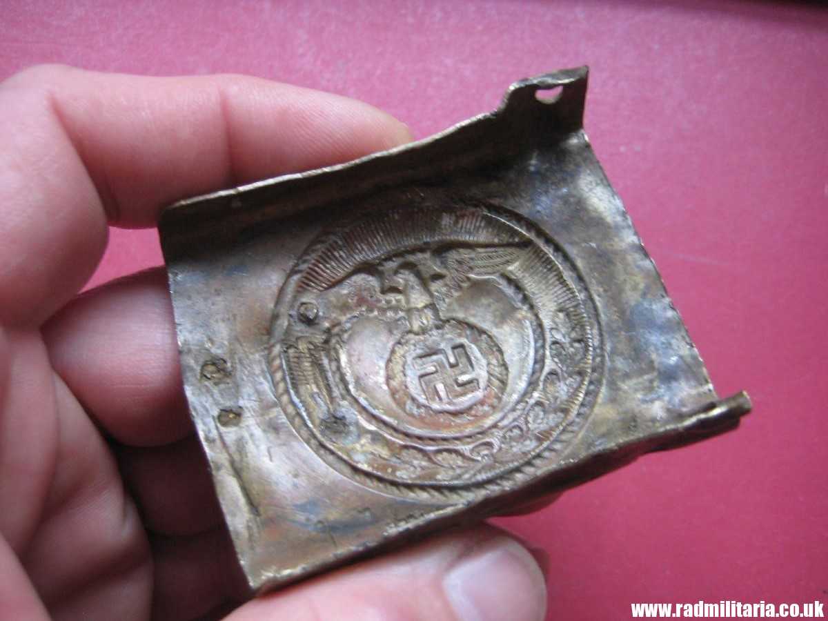 & WW2 German SA BELT BUCKLE, rare version with horizontal swastika - poor condition. - Image 2