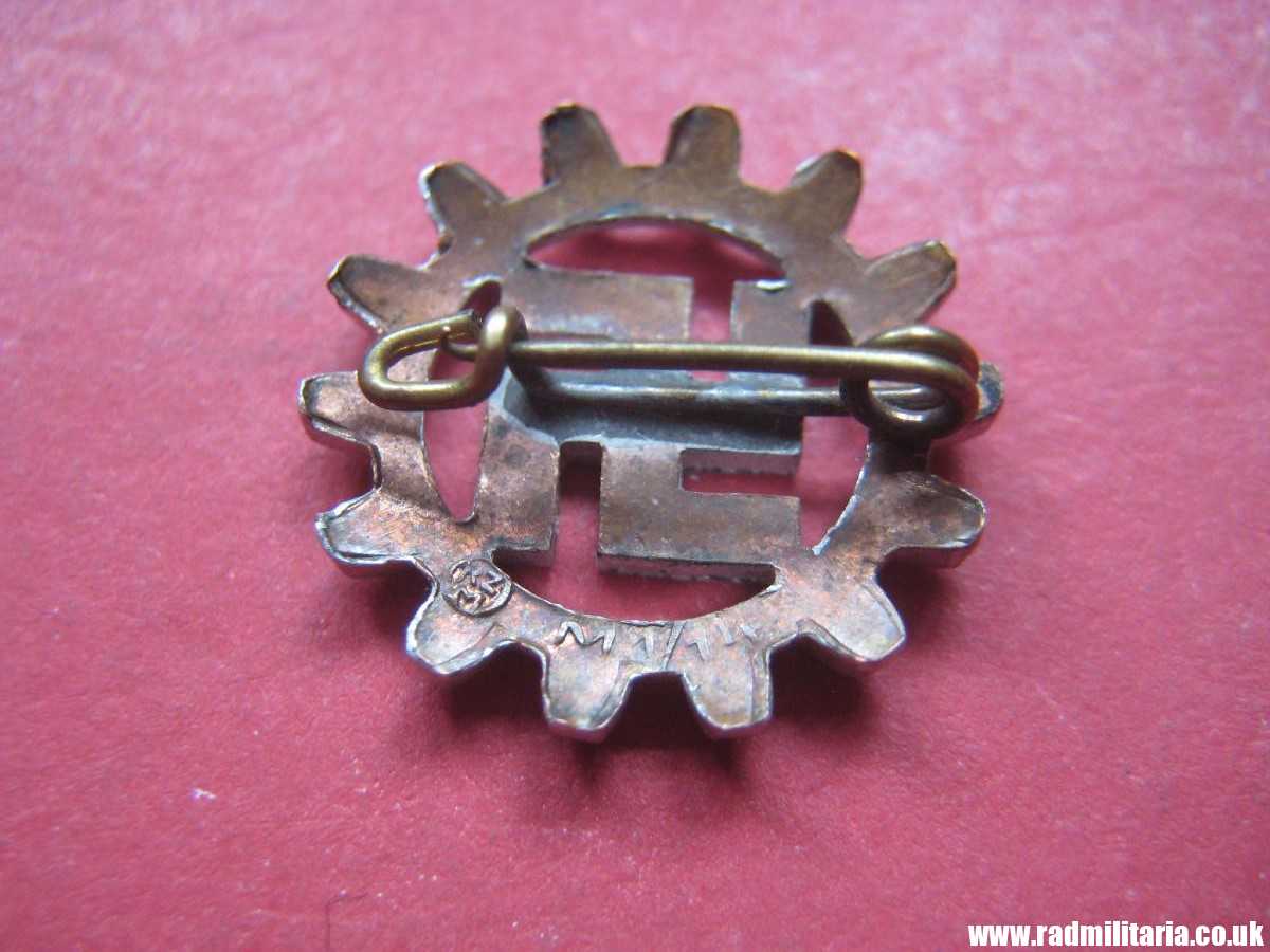 & original DAF BADGE - DEUTSCHE ARBEITSFRONT, maker: RZM M1/14 good condition. - Image 3