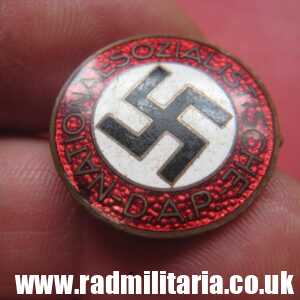 & WW2 NSDAP enamel MEMBERSHIP BADGE marked: RZM M1/120 good condition.