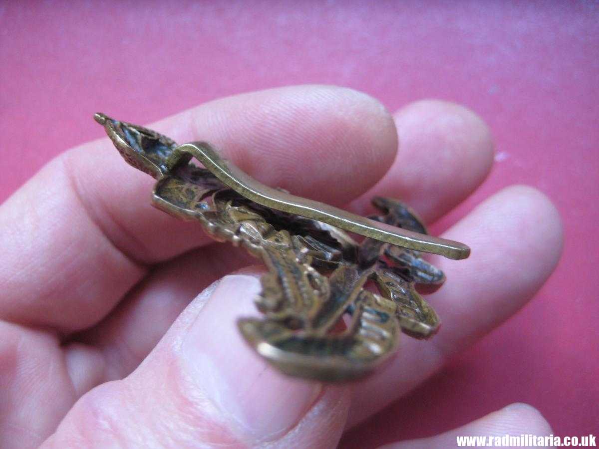 & WW1 British CAP BADGE: Royal Artillery Territorials. - Image 5