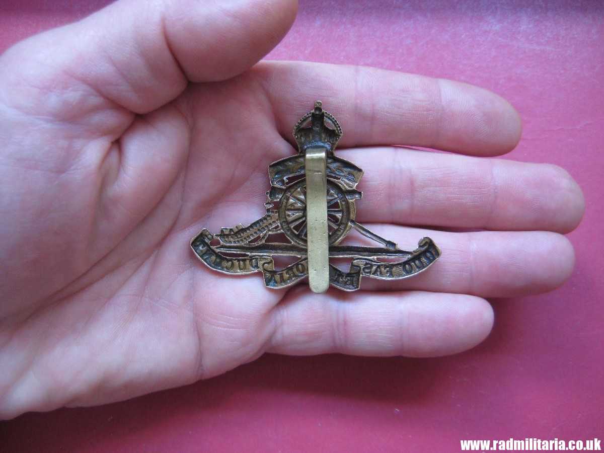 & WW1 British CAP BADGE: Royal Artillery Territorials. - Image 12