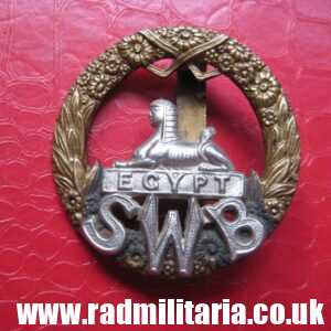 & WW1 original British CAP BADGE - South Wales Borderers.