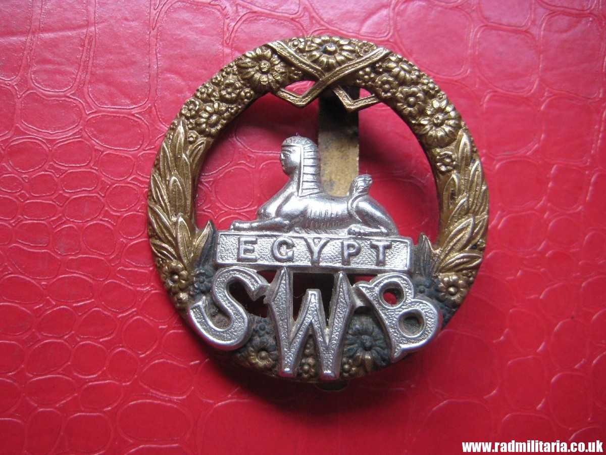 & WW1 original British CAP BADGE - South Wales Borderers.