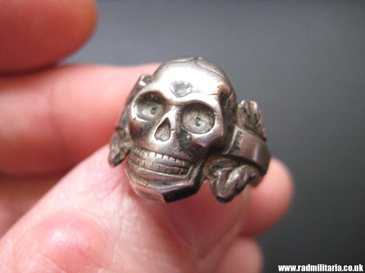 & WW2 original Waffen SS officer - SKULL RING, DEATH HEAD RING, silver "800".