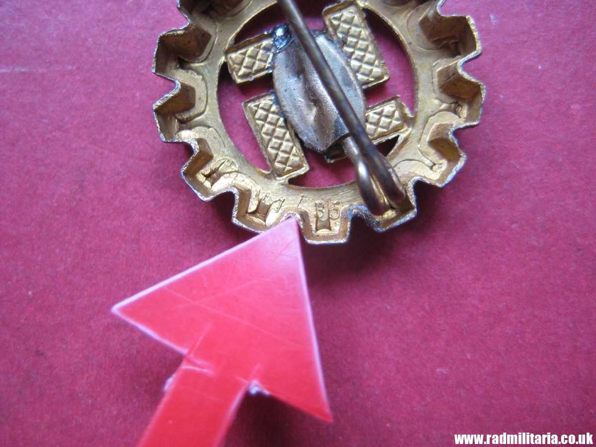 & original DAF BADGE - DEUTSCHE ARBEITSFRONT - gilded badge, RZM M1/35 - Image 4