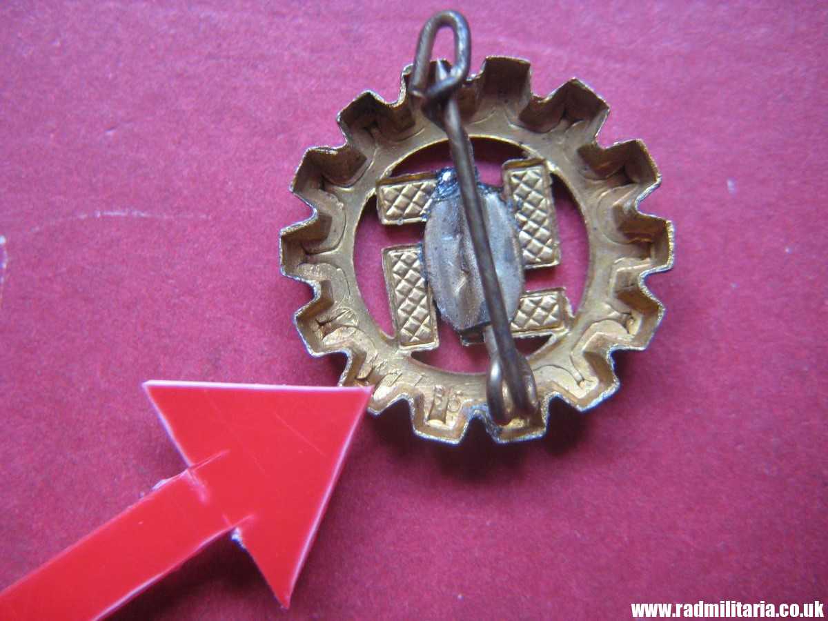 & original DAF BADGE - DEUTSCHE ARBEITSFRONT - gilded badge, RZM M1/35 - Image 10