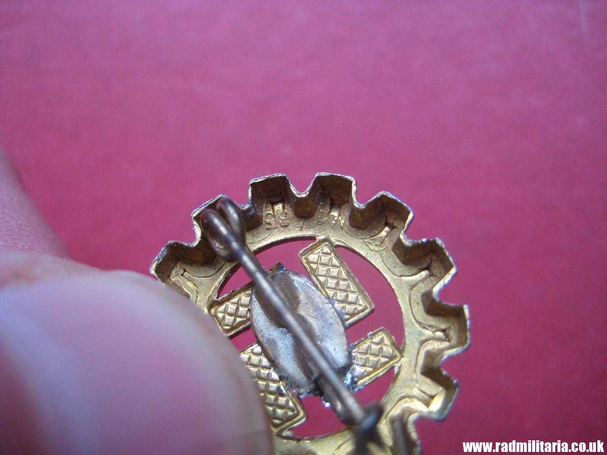 & original DAF BADGE - DEUTSCHE ARBEITSFRONT - gilded badge, RZM M1/35 - Image 12