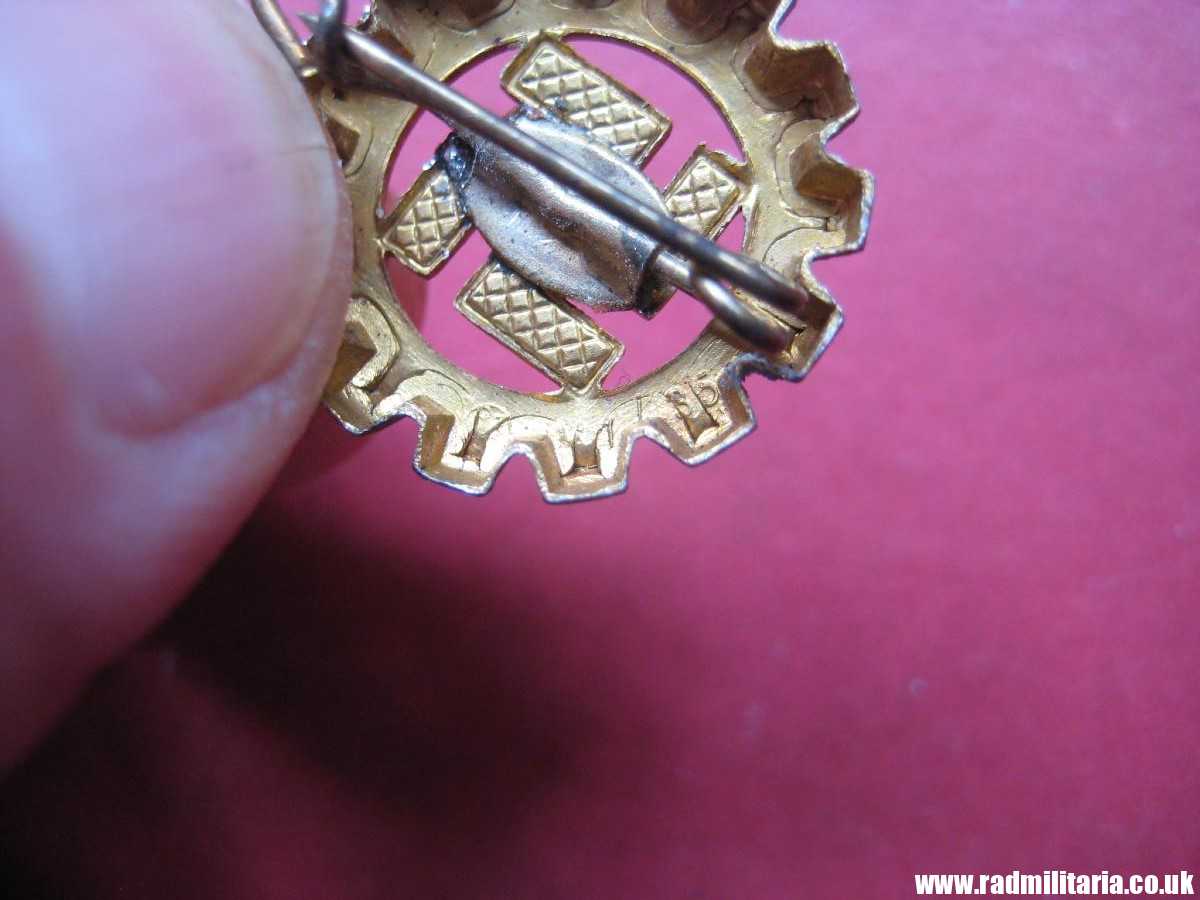 & original DAF BADGE - DEUTSCHE ARBEITSFRONT - gilded badge, RZM M1/35 - Image 13