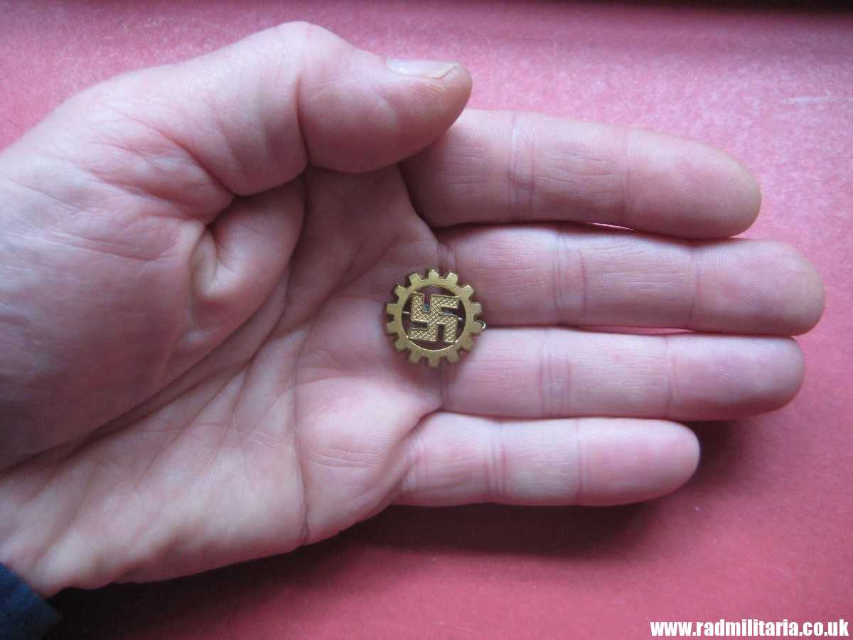 & original DAF BADGE - DEUTSCHE ARBEITSFRONT - gilded badge, RZM M1/35 - Image 14