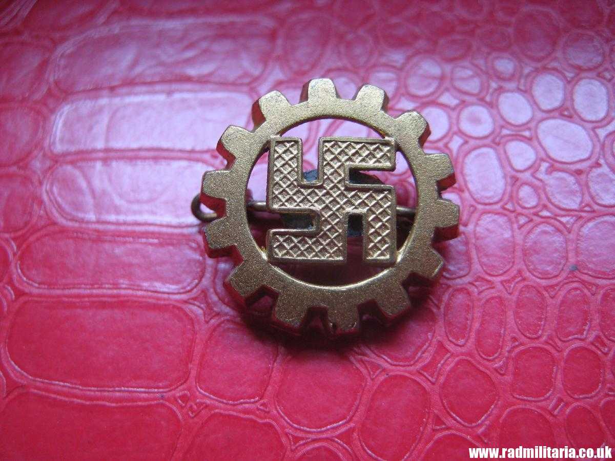 & original DAF BADGE - DEUTSCHE ARBEITSFRONT - gilded badge, RZM M1/35 - Image 16
