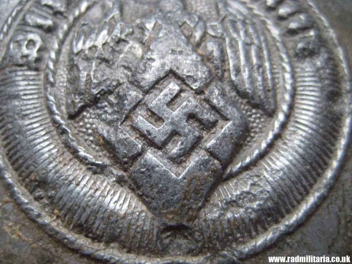 & WW2 original German Hitler Youth HJ BELT BUCKLE, marked: RZM M4/44. metal detecting find.