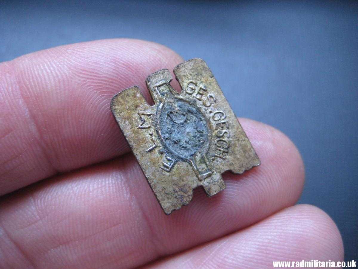 & WW2 German Red Cross (DRK) Deutsche Rotes Kreuz ENAMEL BADGE - metal detecting find. - Image 3