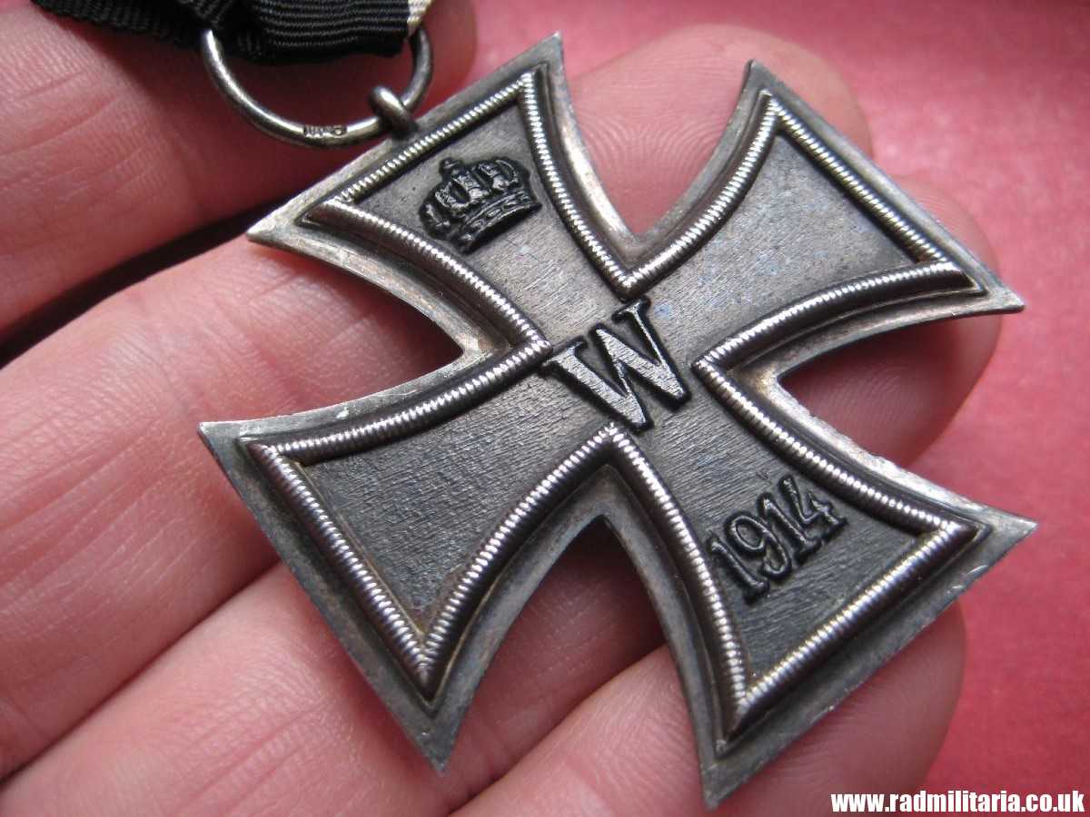 & original WW1 German IRON CROSS 2nd class in good condition with maker marks: SW (Sy & Wagner) - genuine !