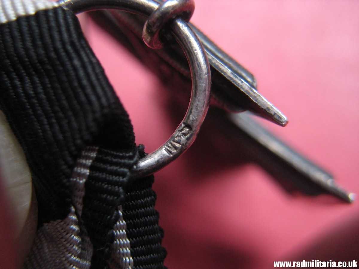 & original WW1 German IRON CROSS 2nd class in good condition with maker marks: SW (Sy & Wagner) - genuine ! - Image 9