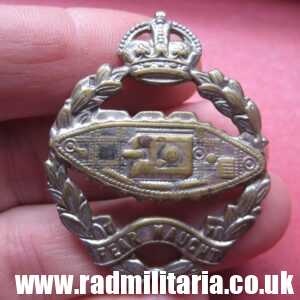 & WW2 Royal TANK BADGE white metal CAP BADGE.