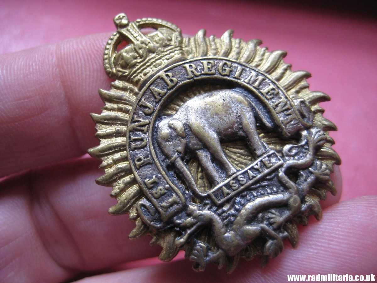 & CAP BADGE: British Indian Army 1st Punjab Regiment bi-metal badge. - Image 5