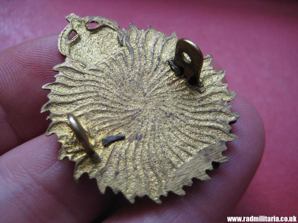 & CAP BADGE: British Indian Army 1st Punjab Regiment bi-metal badge. - Image 7