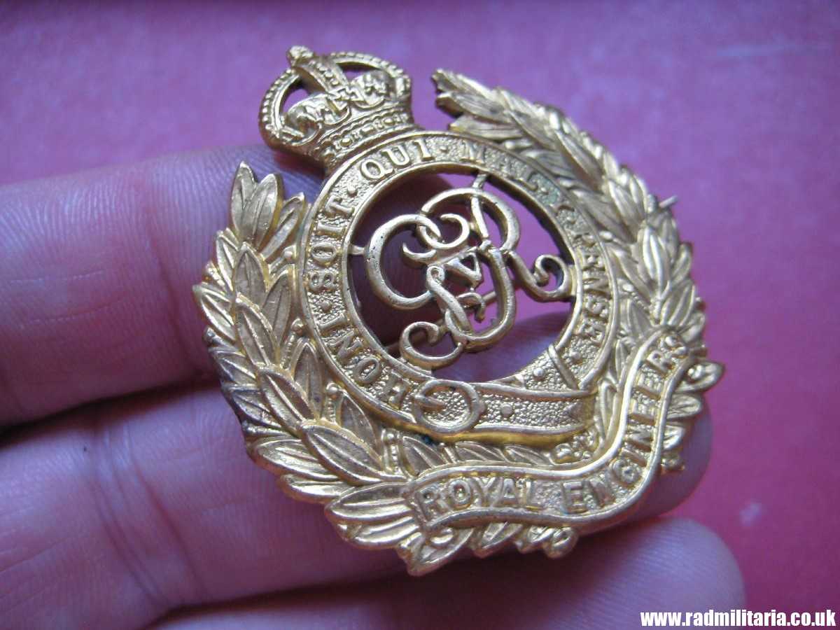 & WW2 British gilded CAP BADGE - BROCHE: Royal Engineers Corps, officer's cap badge - genuine! - Image 6