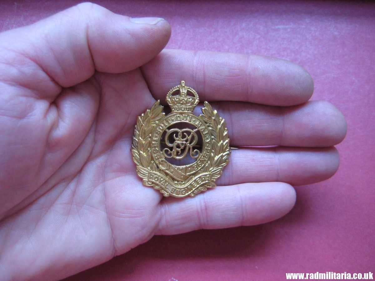 & WW2 British gilded CAP BADGE - BROCHE: Royal Engineers Corps, officer's cap badge - genuine! - Image 7