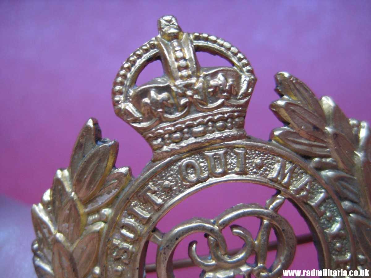 & WW2 British gilded CAP BADGE - BROCHE: Royal Engineers Corps, officer's cap badge - genuine! - Image 8