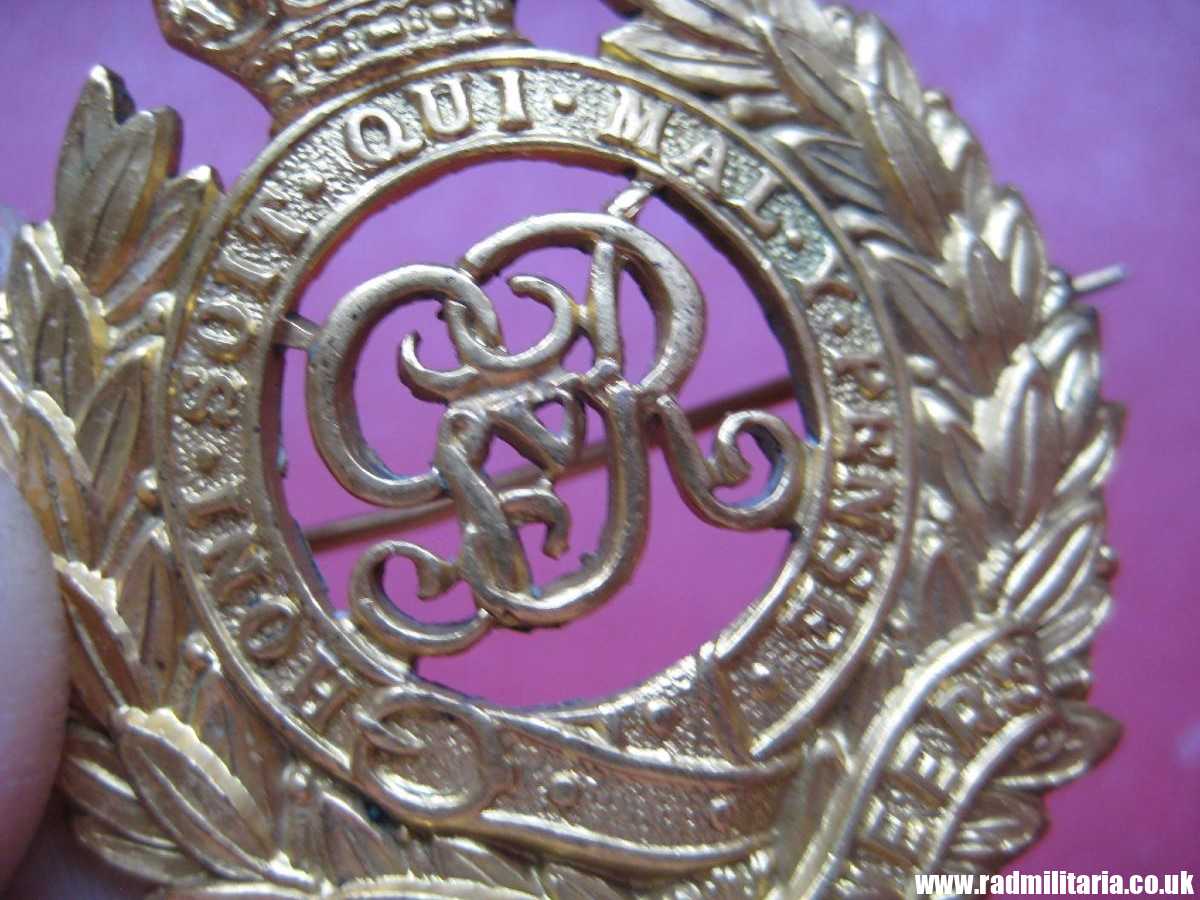 & WW2 British gilded CAP BADGE - BROCHE: Royal Engineers Corps, officer's cap badge - genuine! - Image 9