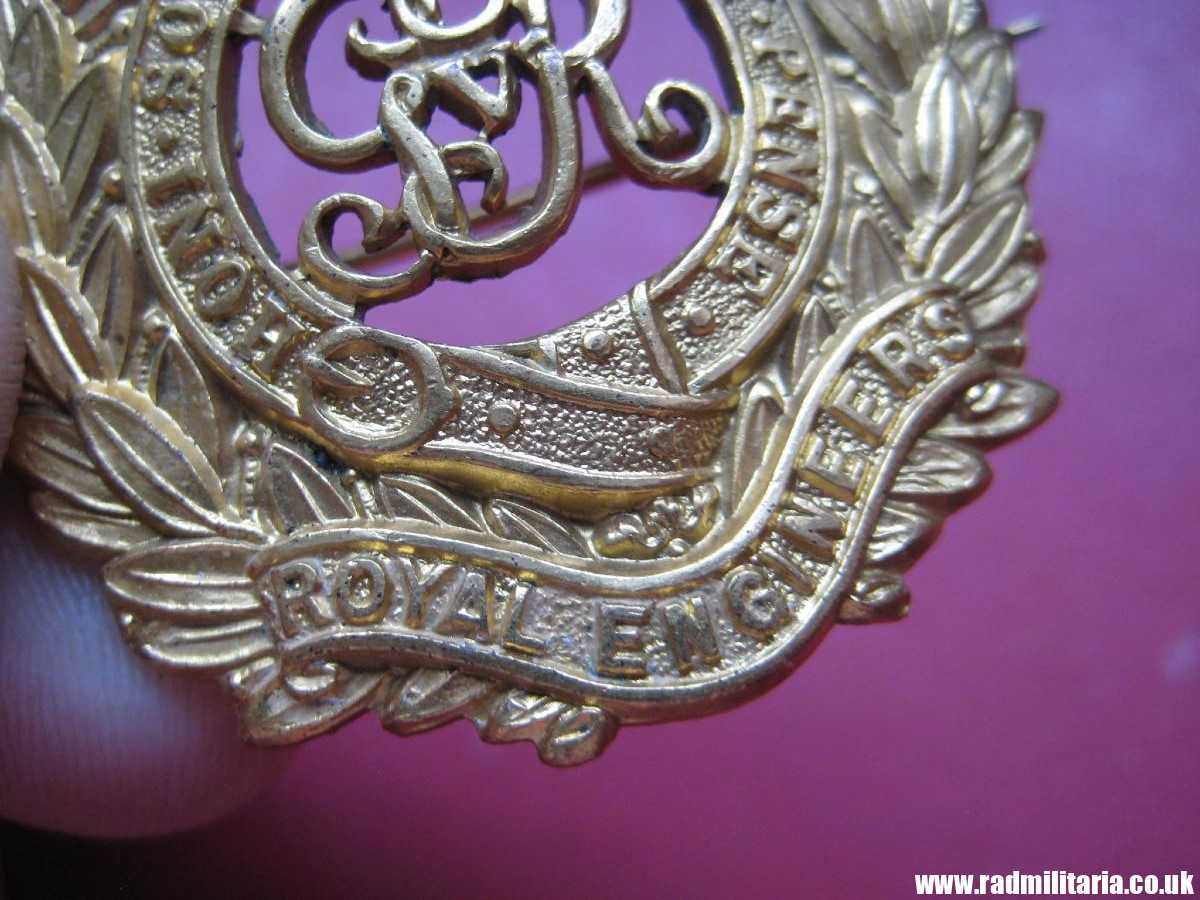 & WW2 British gilded CAP BADGE - BROCHE: Royal Engineers Corps, officer's cap badge - genuine! - Image 10