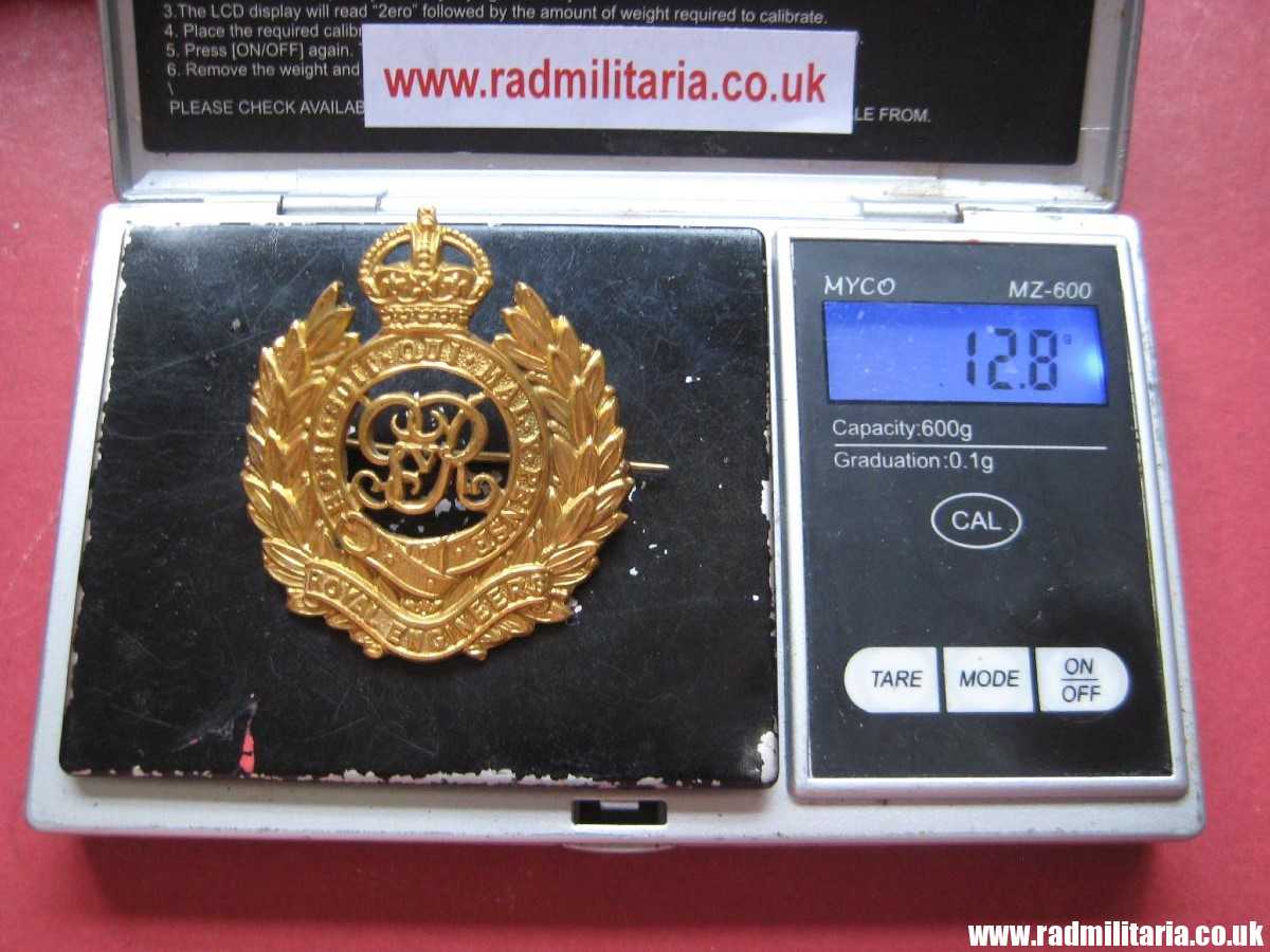 & WW2 British gilded CAP BADGE - BROCHE: Royal Engineers Corps, officer's cap badge - genuine! - Image 2