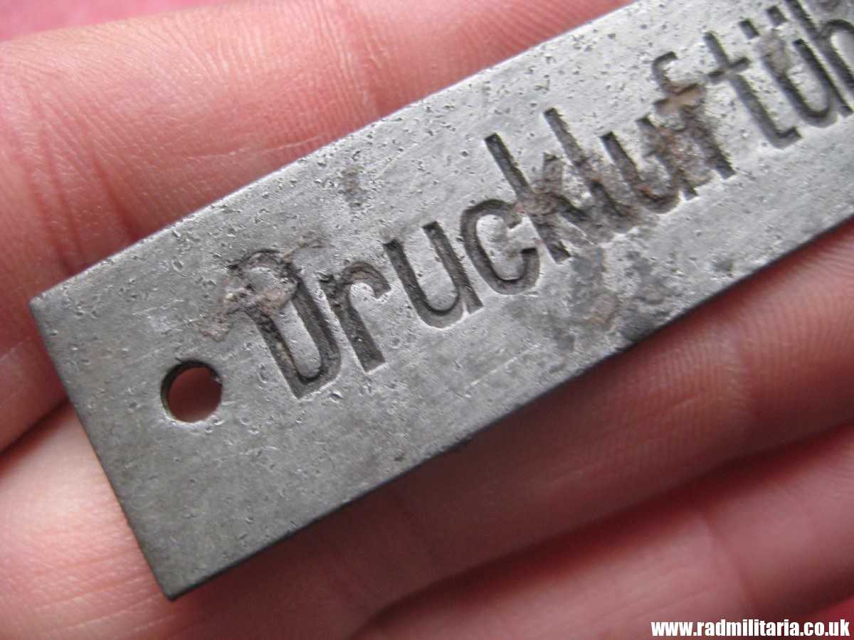 & original WW2 German Navy KRIEGSMARINE U-Boat data METAL PLATE: "Drucklufttubern" - metal detecting find. - Image 4