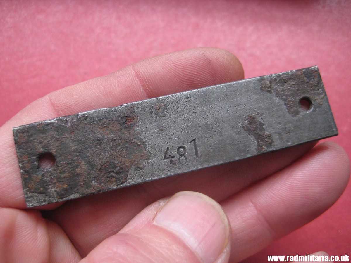 & original WW2 German Navy KRIEGSMARINE U-Boat data METAL PLATE: "Drucklufttubern" - metal detecting find. - Image 5