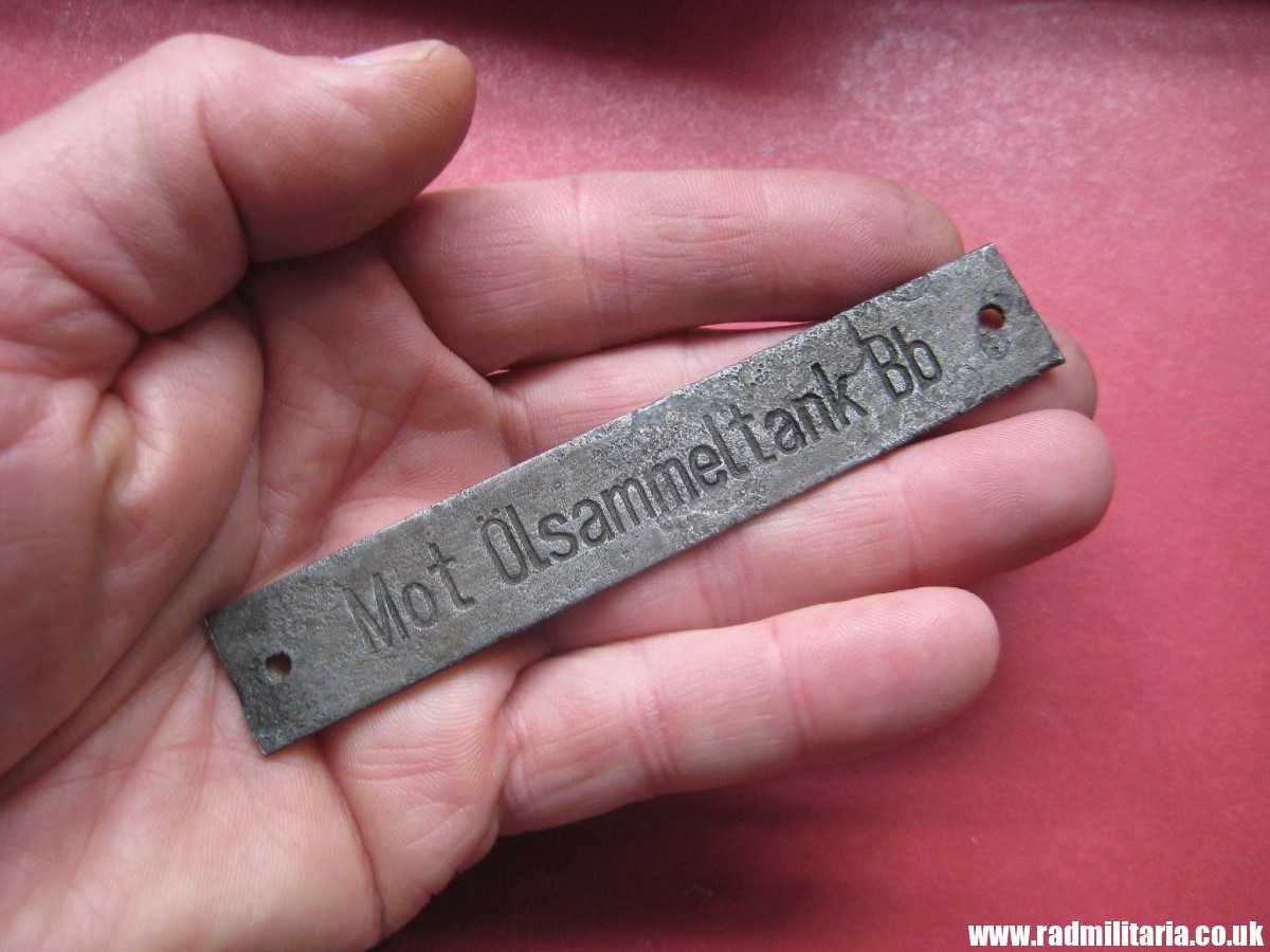 & original WW2 German Navy KRIEGSMARINE U-Boat data METAL PLATE: "Mot Olsammeltank Bd" - metal detecting find. - Image 2