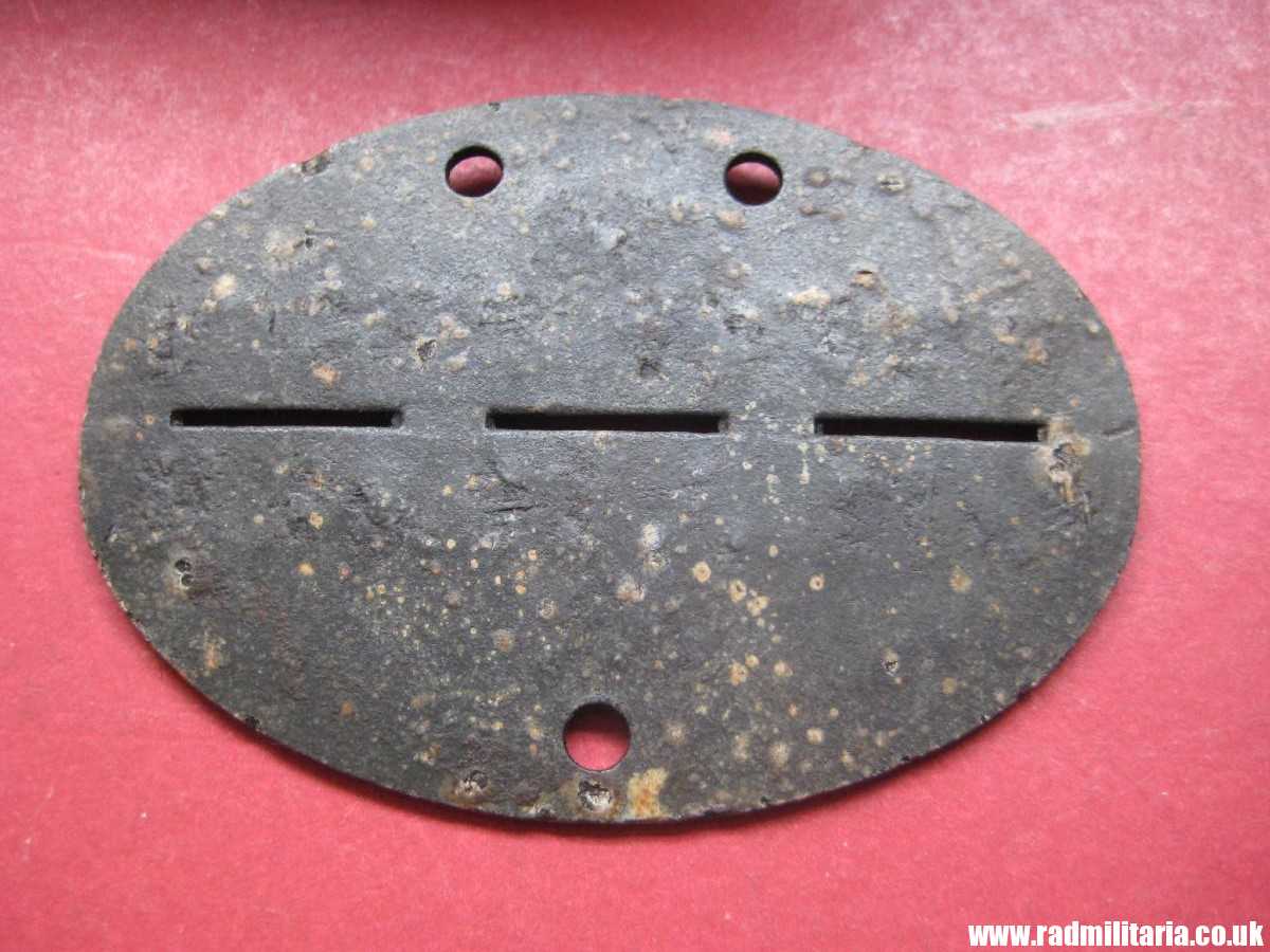 & WW2 original German zinc DOG TAG – ID DISC from 1945: "6./PZ.J.BR.OS.II. 38" metal detecting find, rare. - Image 3