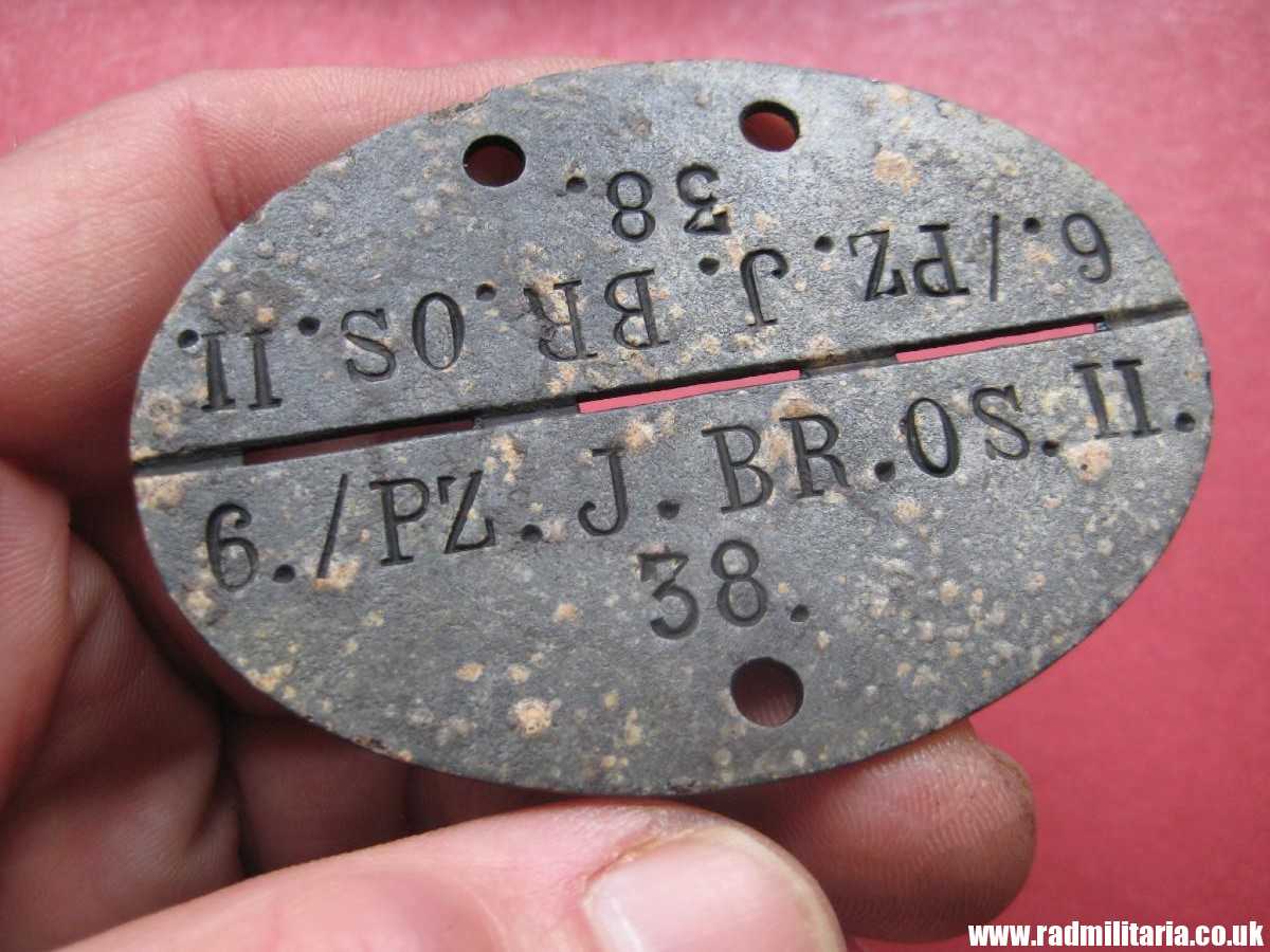 & WW2 original German zinc DOG TAG – ID DISC from 1945: "6./PZ.J.BR.OS.II. 38" metal detecting find, rare. - Image 5